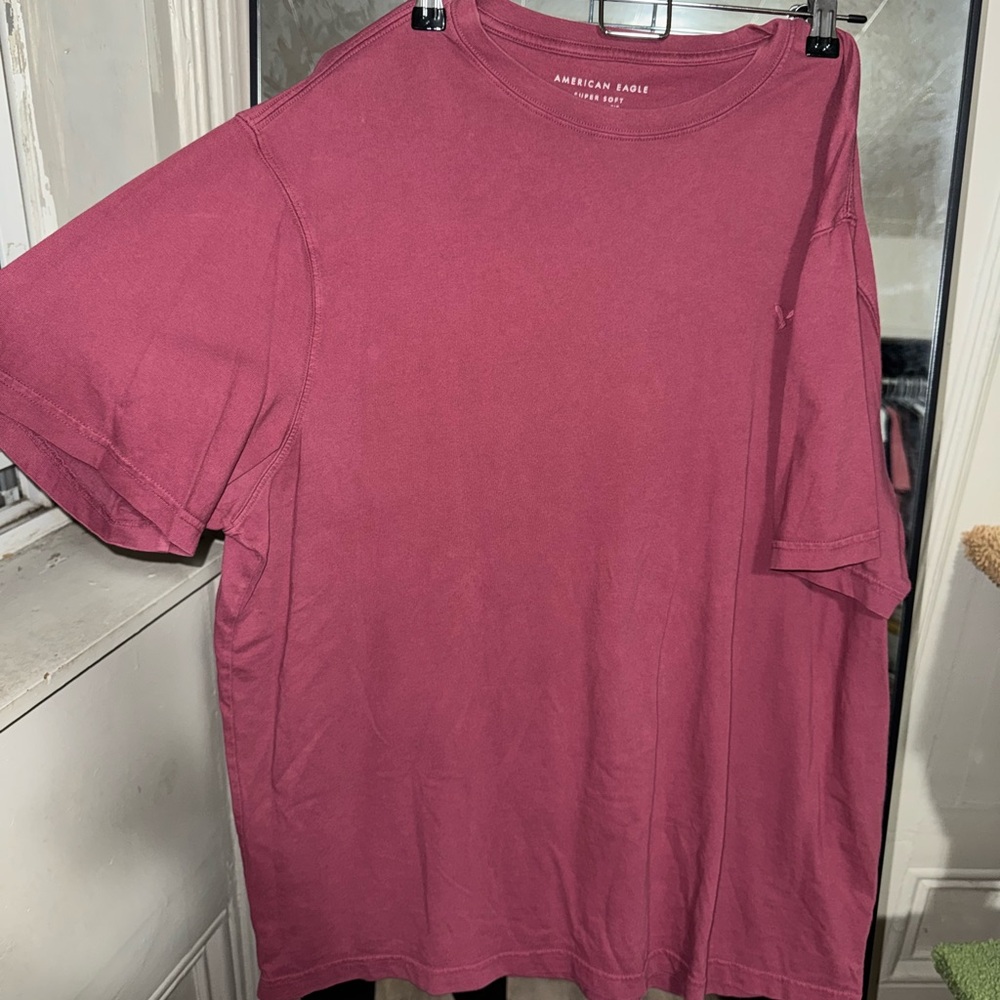 American Eagle Outfitters Men's Maroon T-Shirt